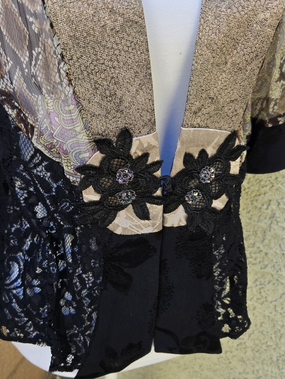 Vioket Kay Vintage Black Lace Open-front Kimono Jacket with Paisley Accents - Picture 4 of 9